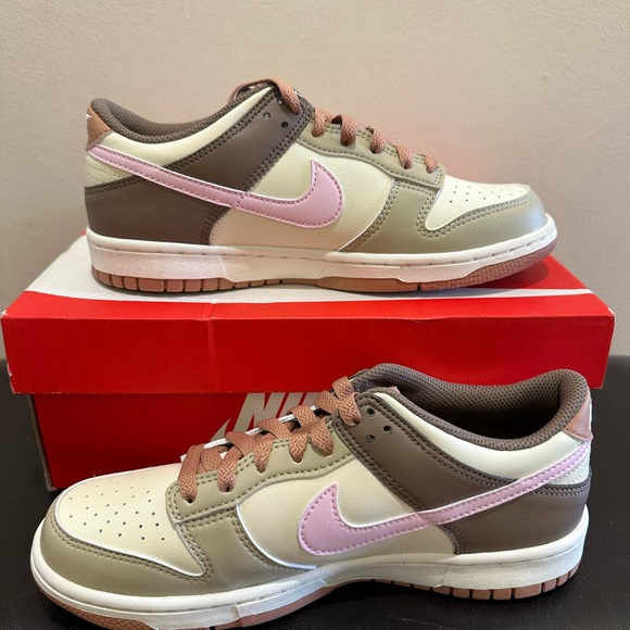 Sz 7Y/8.5 Women Nike Dunk Low GS Desert Khaki/Pink Foam Sneakers FB9109 201 - Picture 5 of 7